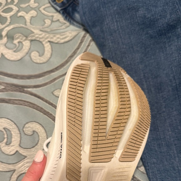 Brooks Cream Running Shoes with Black Accents - Picture 3 of 4